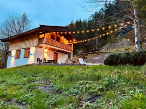 Cosy Chalet with garden, fire pit & stunning views